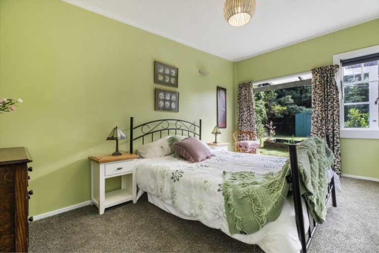 Photo of property in 227 Godley Road, Titirangi, Auckland, 0604