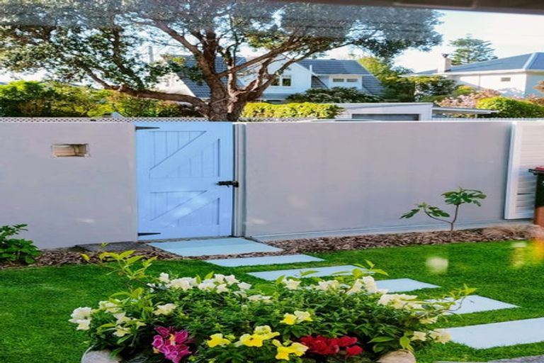 Photo of property in 127 Muritai Road, Eastbourne, Lower Hutt, 5013