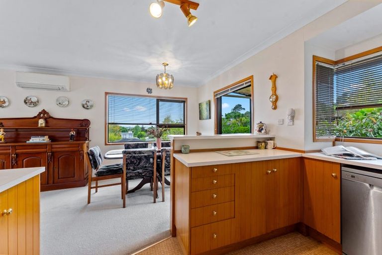 Photo of property in 1/12 Greenvalley Rise, Glenfield, Auckland, 0629