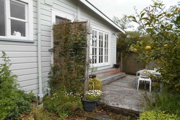 Photo of property in 53 Creswick Terrace, Northland, Wellington, 6012