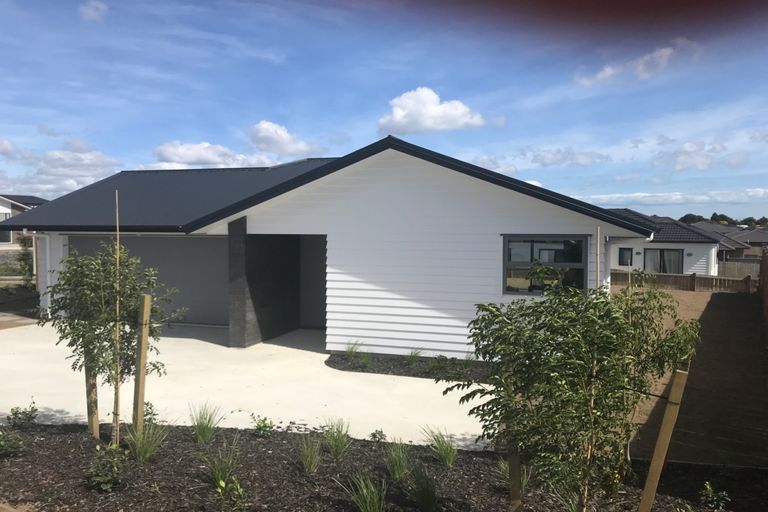 Photo of property in 34 Twin Parks Rise, Papakura, 2110