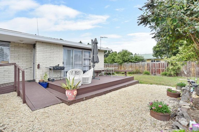Photo of property in 2/144a Pages Road, Wainoni, Christchurch, 8061