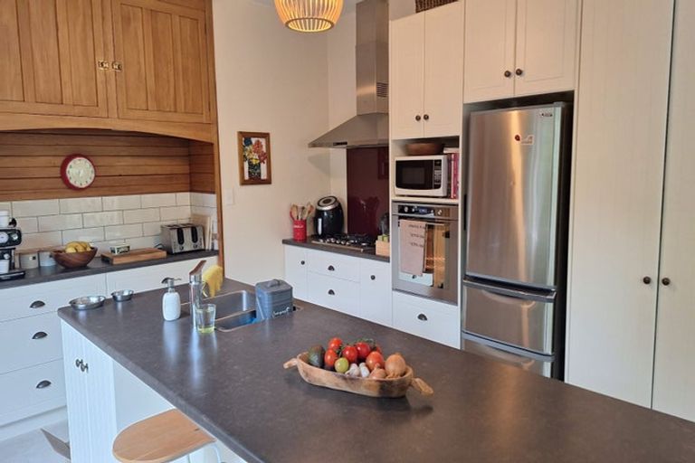 Photo of property in 88 Sandwich Road, Beckenham, Christchurch, 8023