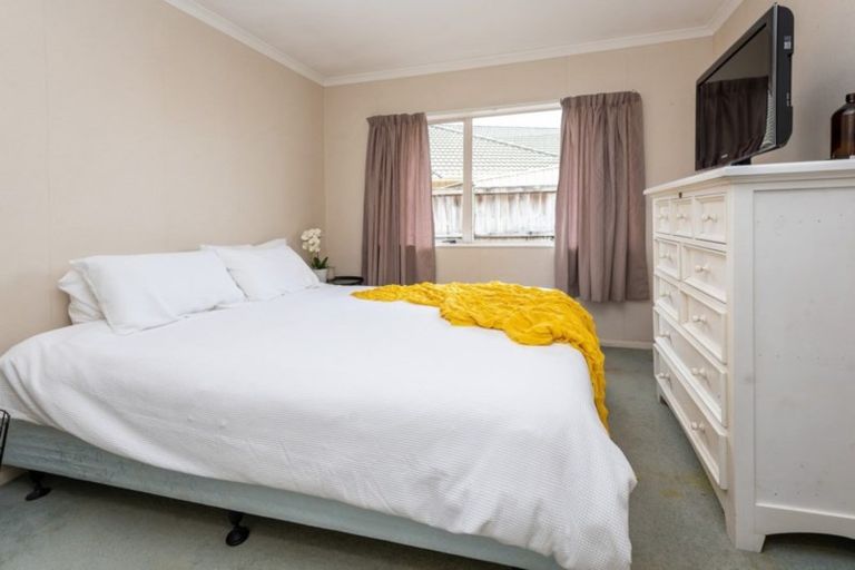 Photo of property in 22 Montecito Place, Golflands, Auckland, 2013