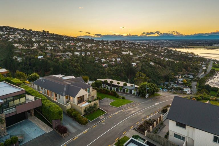 Photo of property in 60 Glenstrae Road, Redcliffs, Christchurch, 8081