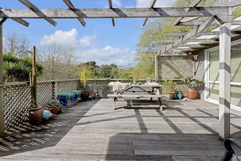 Photo of property in 34 Lochend Place, Highland Park, Auckland, 2010