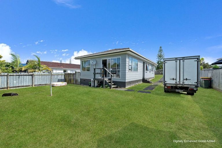 Photo of property in 6 Karina Place, Glen Eden, Auckland, 0602