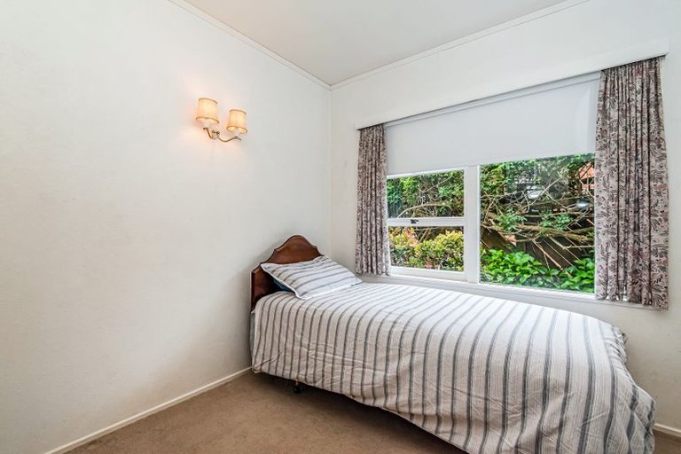 Photo of property in 9 Catalina Crescent, Forrest Hill, Auckland, 0620