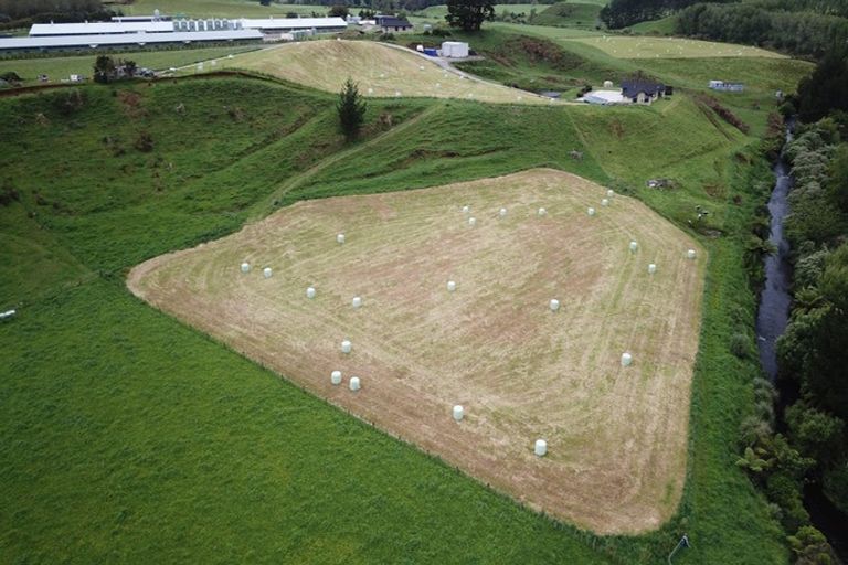 Photo of property in 326 Paraite Road, Paraite, New Plymouth, 4373