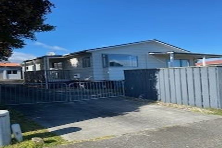Photo of property in 76 Queens Road, Waikanae Beach, Waikanae, 5036