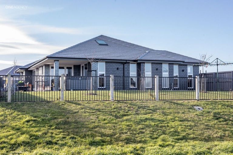 Photo of property in 14 Deans Place, Amberley, 7410