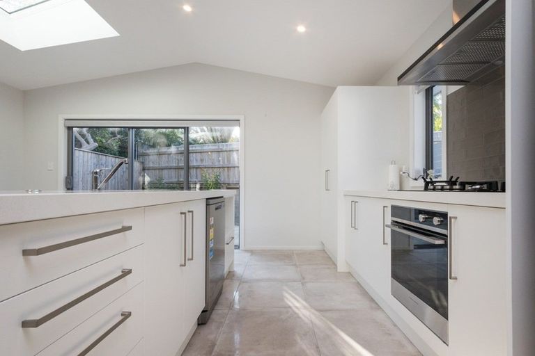 Photo of property in 5a Woodstock Place, Hokowhitu, Palmerston North, 4410