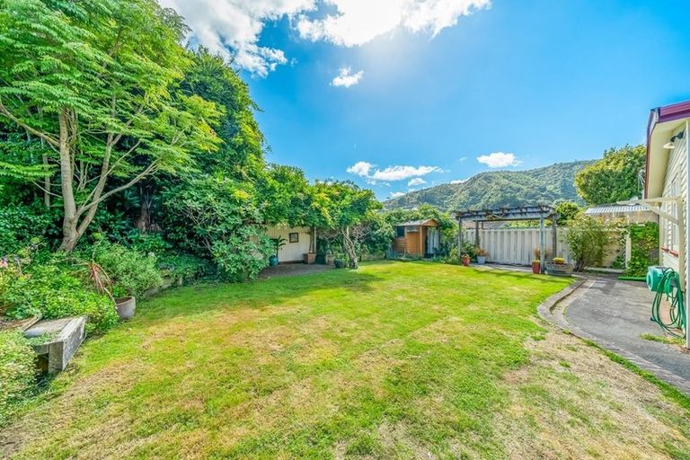 Photo of property in 19 Burnside Street, Waterloo, Lower Hutt, 5011