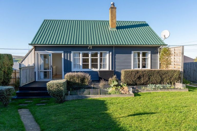 Photo of property in 37 Puketai Street, Andersons Bay, Dunedin, 9013