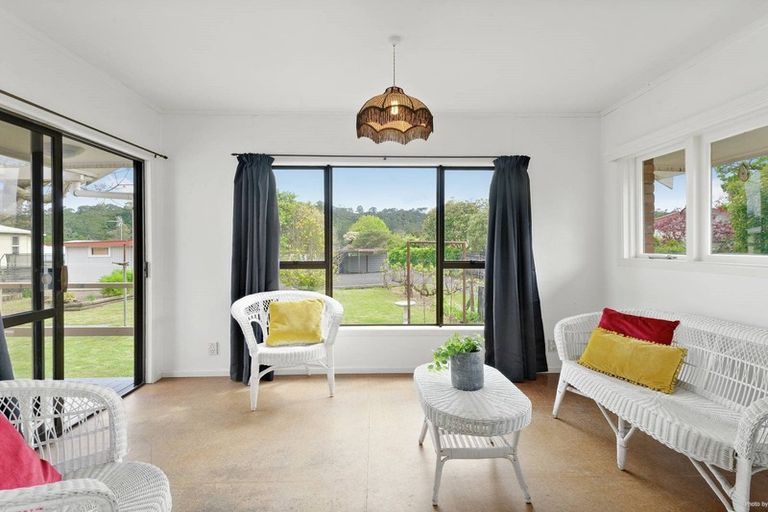 Photo of property in 699 Swanson Road, Swanson, Auckland, 0612