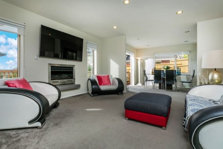 Photo of property in 30c Schnapper Rock Road, Schnapper Rock, Auckland, 0632