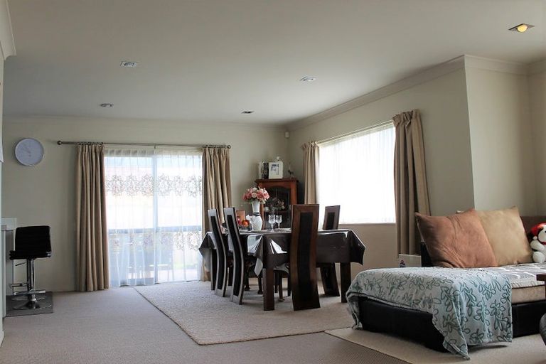 Photo of property in 1 Girvan Terrace, Wattle Downs, Auckland, 2103