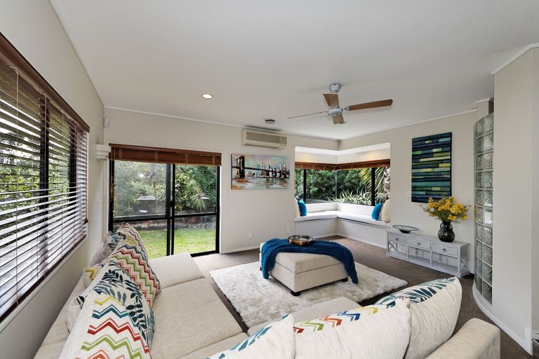 Photo of property in 3 Avonleigh Road, Green Bay, Auckland, 0604