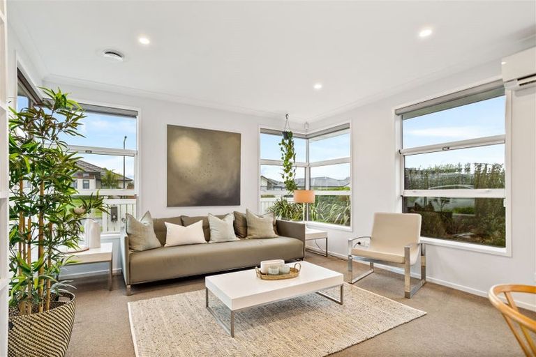 Photo of property in 5 Aporo Drive, Kumeu, 0810