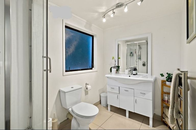 Photo of property in 1/36 Seaview Road, Castor Bay, Auckland, 0620