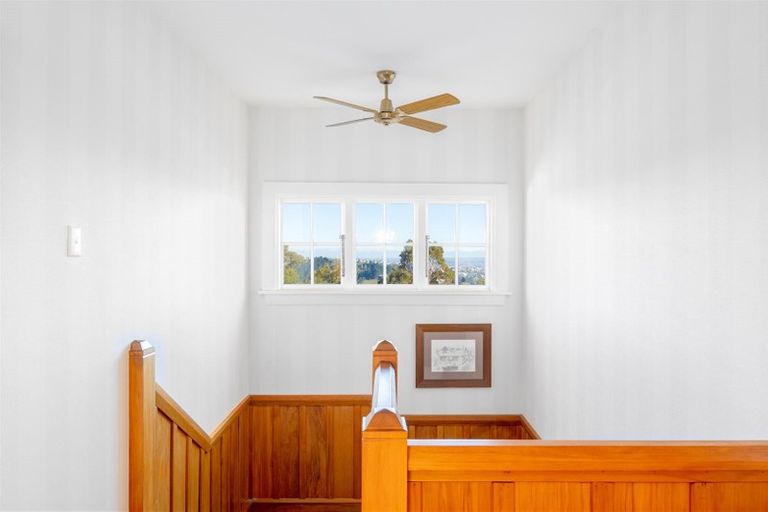 Photo of property in 104 Dyers Pass Road, Cashmere, Christchurch, 8022