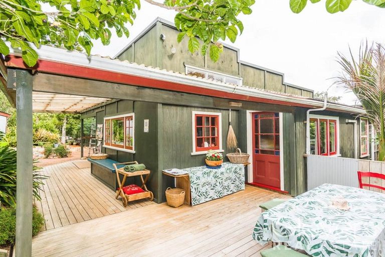 Photo of property in 735 South Titirangi Road, Titirangi, Auckland, 0604