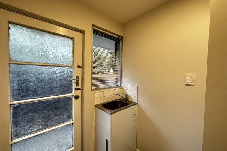 Photo of property in 2/4 Grove Road, Addington, Christchurch, 8024