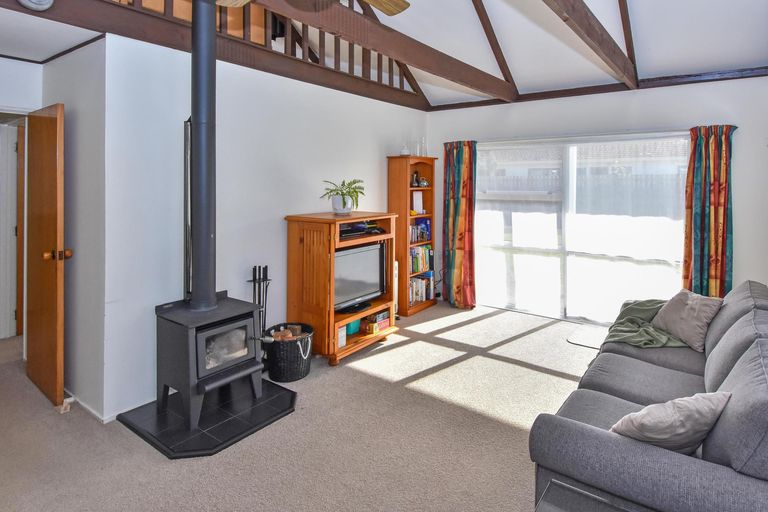 Photo of property in 1/11 Honey Place, Weymouth, Auckland, 2103