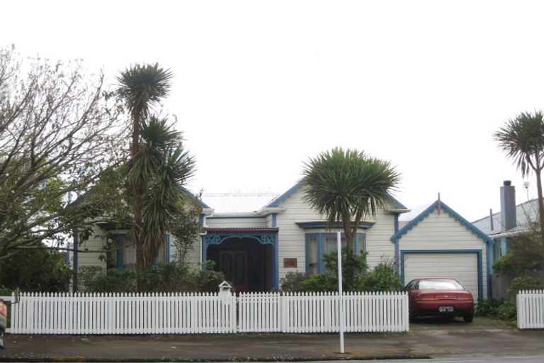 Photo of property in 294 Devon Street West, New Plymouth, 4310