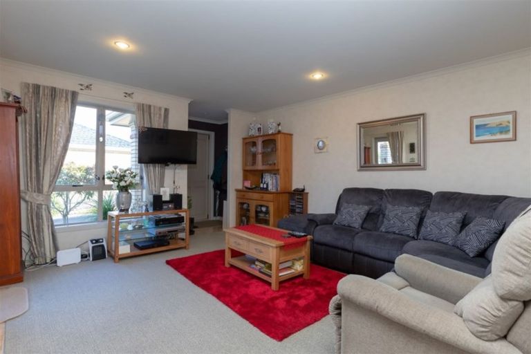 Photo of property in 19 Sovereign Isle Lane, Rototuna, Hamilton, 3210