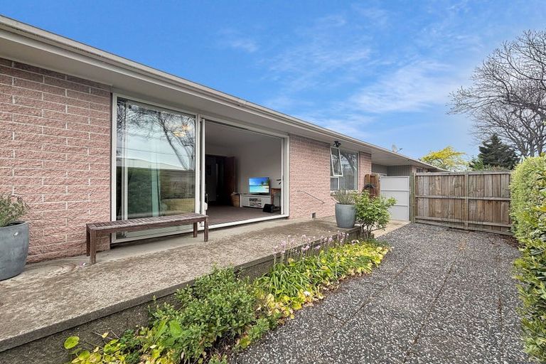 Photo of property in 2/38 Dee Street, St Albans, Christchurch, 8014