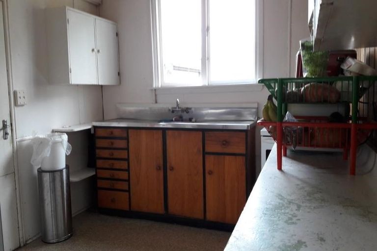 Photo of property in 56 Aikmans Road, Merivale, Christchurch, 8014