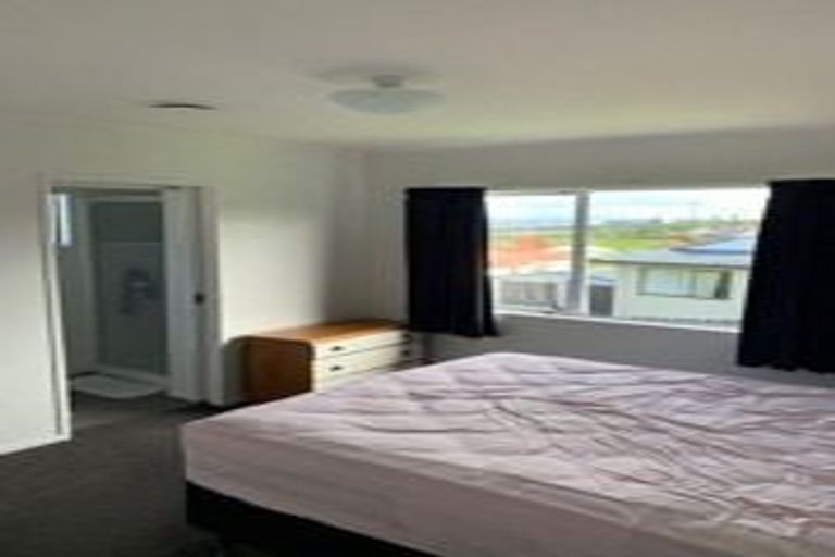 Photo of property in 57b Everglade Drive, Goodwood Heights, Auckland, 2105