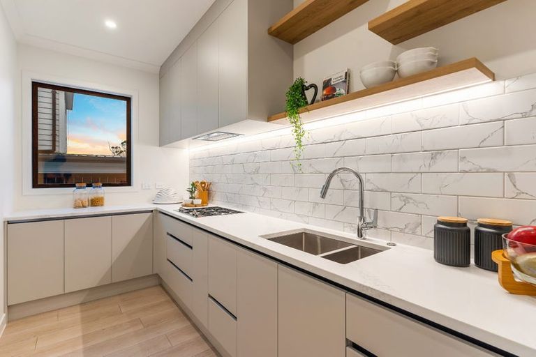 Photo of property in 6 Luff Place, Long Bay, Auckland, 0630