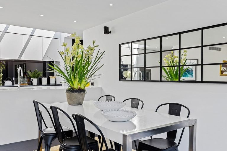 Photo of property in 116 Aikmans Road, Merivale, Christchurch, 8014