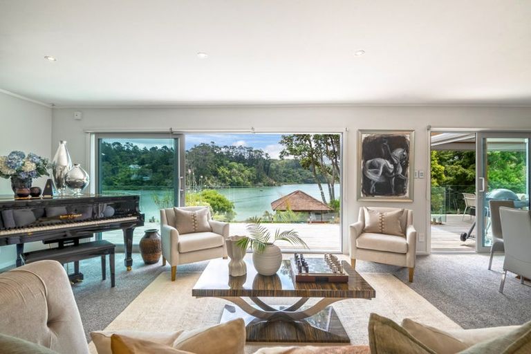 Photo of property in 14 Oscar Road, Greenhithe, Auckland, 0632