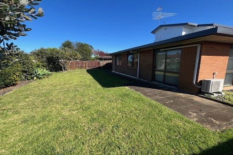 Photo of property in 32 Jillteresa Crescent, Half Moon Bay, Auckland, 2012