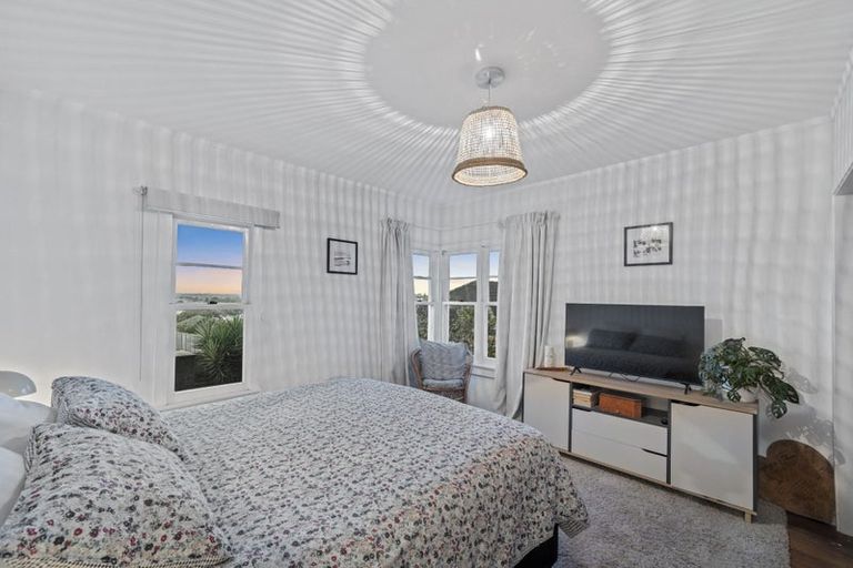 Photo of property in 1/57 Sunnyside Road, Sunnyvale, Auckland, 0612