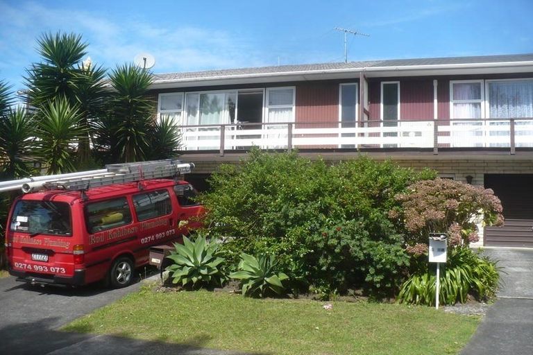 Photo of property in 2/1b Divich Avenue, Te Atatu South, Auckland, 0610