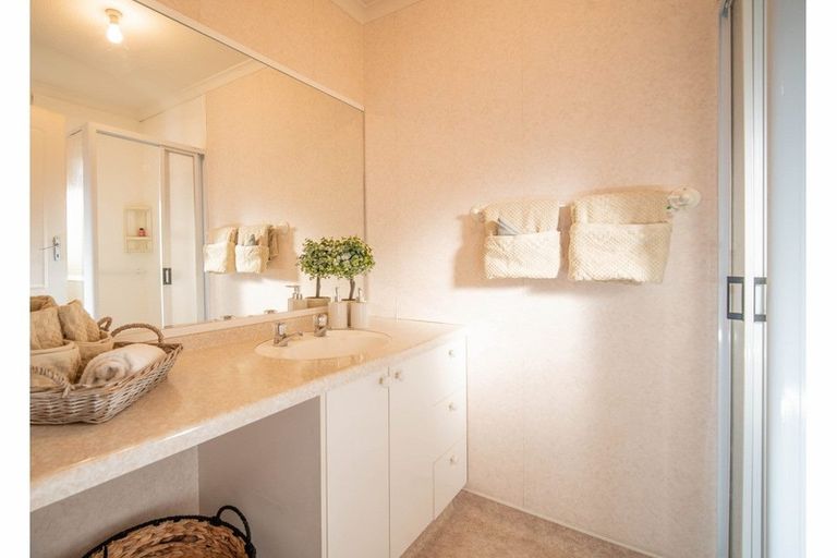 Photo of property in 15 Villa Grove, Ilam, Christchurch, 8041