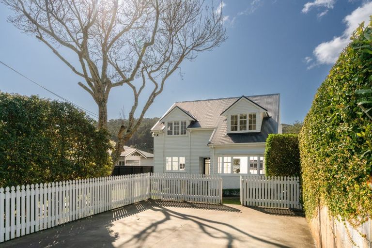 Photo of property in 374 Karori Road, Karori, Wellington, 6012