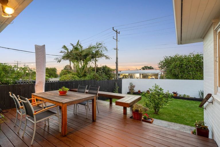 Photo of property in 1/58 Eversleigh Road, Belmont, Auckland, 0622