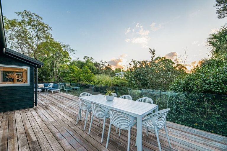 Photo of property in 22 Woodfern Crescent, Titirangi, Auckland, 0604