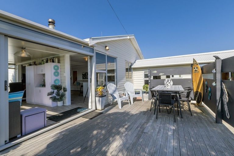Photo of property in 8 Linklater Avenue, Foxton Beach, Foxton, 4815