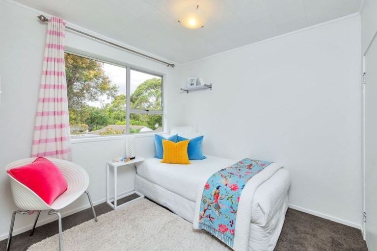 Photo of property in 12 Topliss Drive, Northcross, Auckland, 0632