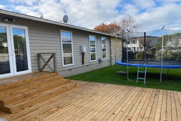 Photo of property in 70 Oriel Avenue, Tawa, Wellington, 5028