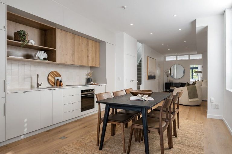 Photo of property in 1/11 Courtenay Place, Te Aro, Wellington, 6011