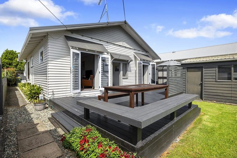 Photo of property in 166 Lemon Street, Strandon, New Plymouth, 4312