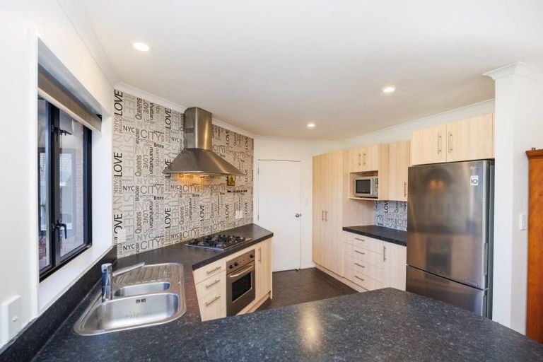 Photo of property in 15 Orlando Way, Kelvin Grove, Palmerston North, 4414