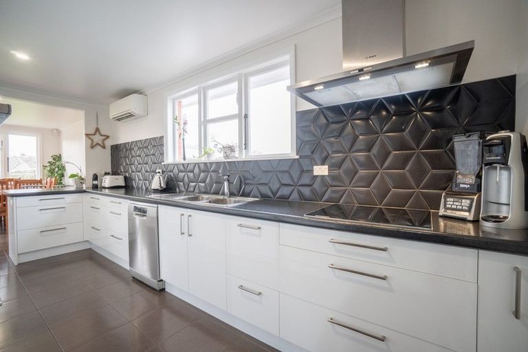 Photo of property in 3 Ayr Place, Hokowhitu, Palmerston North, 4410